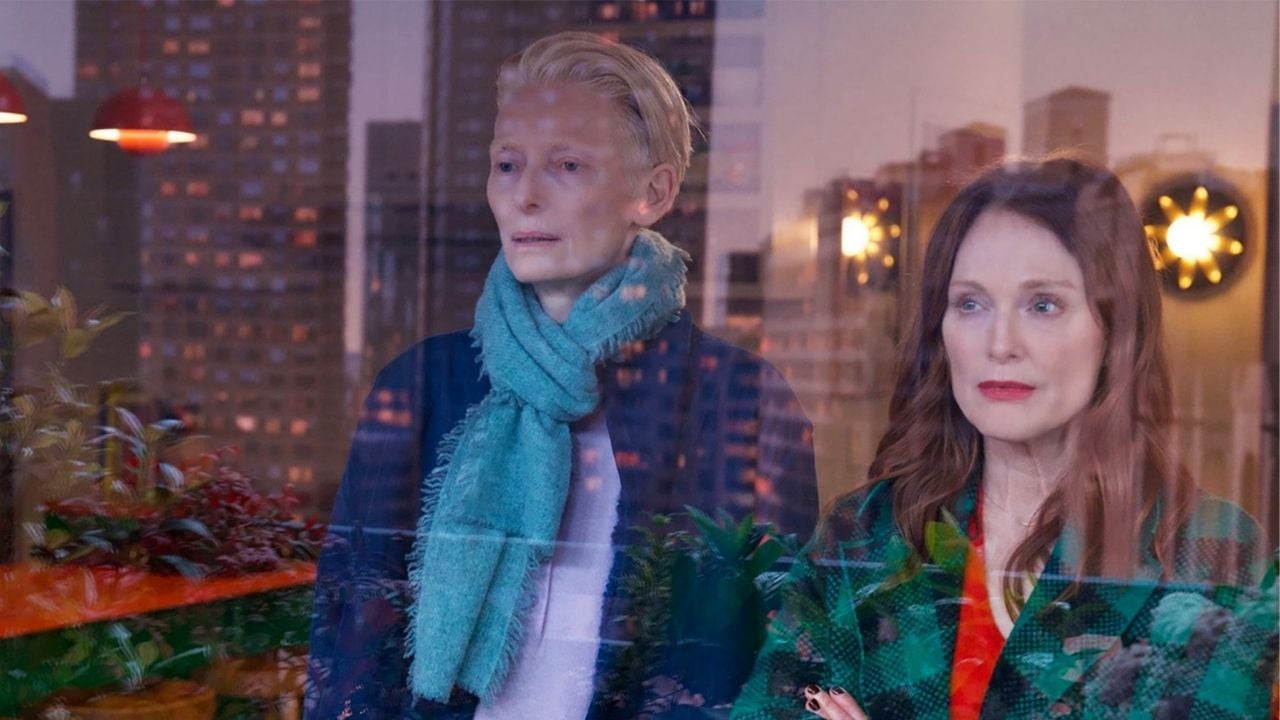 Pedro Almodóvar’ın Julianne Moore & Tilda Swinton Başrollü Filmi “Yandaki Oda” Vizyona Girdi!